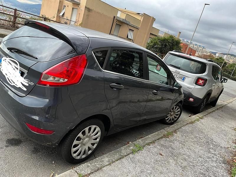Usata Ford Fiesta 68 CV (50 kW) 2008 Grigio Utilitaria