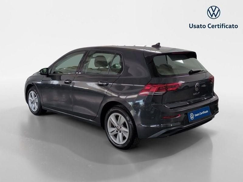 Usata VW Golf VIII Life 116 CV (85 kW) 2022 Utilitaria