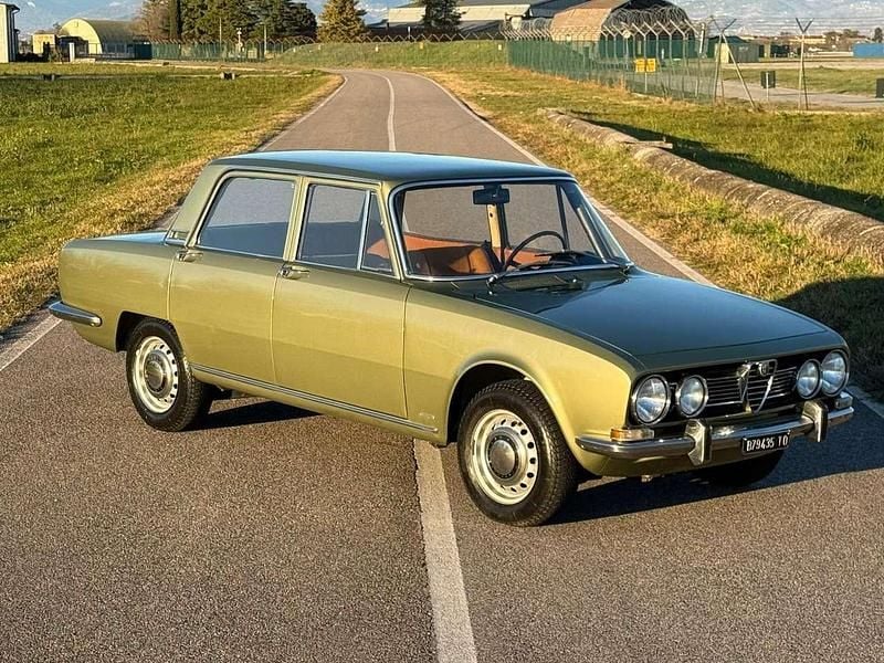 Usata Alfa Romeo 1750 118 CV (86 kW) 1969 Oliva Berlina
