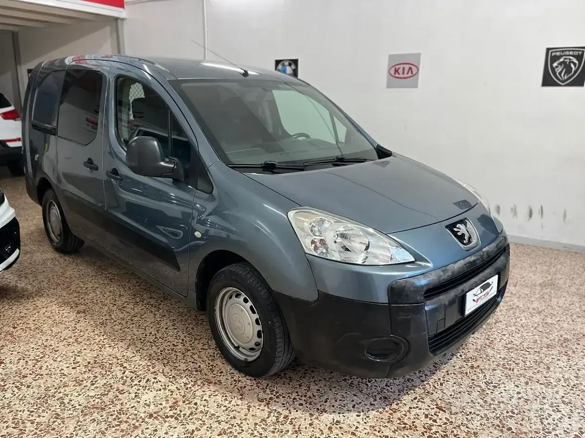 Usata Peugeot Partner Tepee Premium 90 CV (66 kW) 2011 Grigio Monovolume