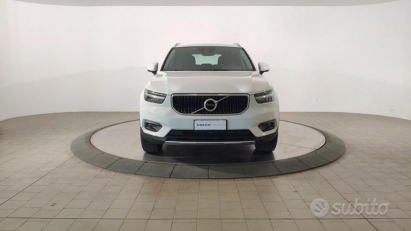 Usata Volvo XC40 Momentum 129 CV (94 kW) 2021 Bianco SUV