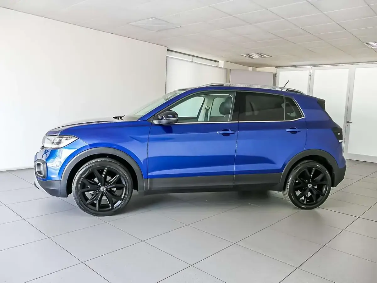 Usata VW T-Cross Advance 110 CV (80 kW) 2023 Reef blue metallizzato SUV