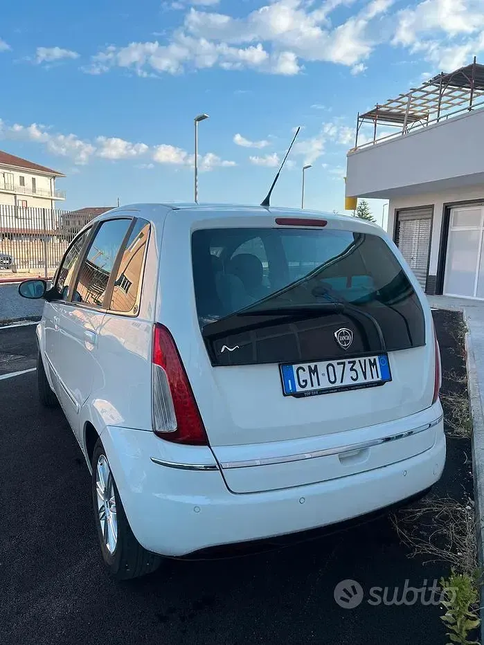 Usata Lancia Musa 77 CV (56 kW) 2012 Bianco Monovolume