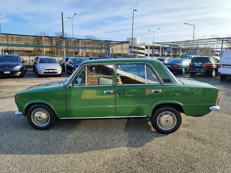 Usata Fiat 124 67 CV (49 kW) 1973 Verde Berlina
