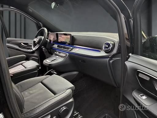 Usata Mercedes V300 Avantgarde 237 CV (174 kW) 2024 Nero Monovolume