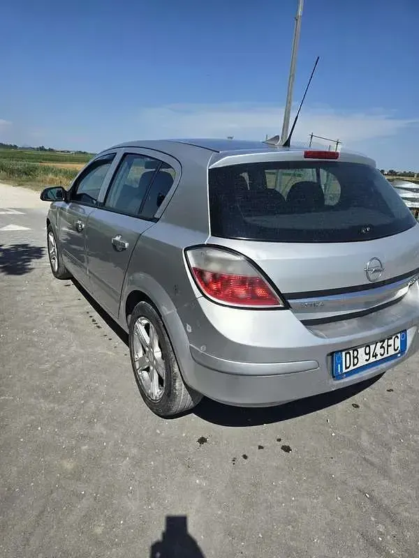 Usata Opel Astra Edition 101 CV (74 kW) 2001