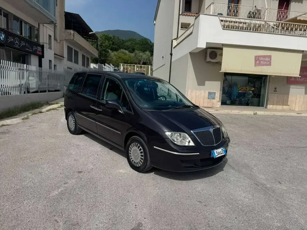 Usata Lancia Phedra 128 CV (94 kW) 2003 Grigio Monovolume