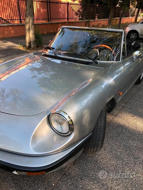 Usata Alfa Romeo Spider 103 CV (75 kW) 1982 Grigio Cabrio
