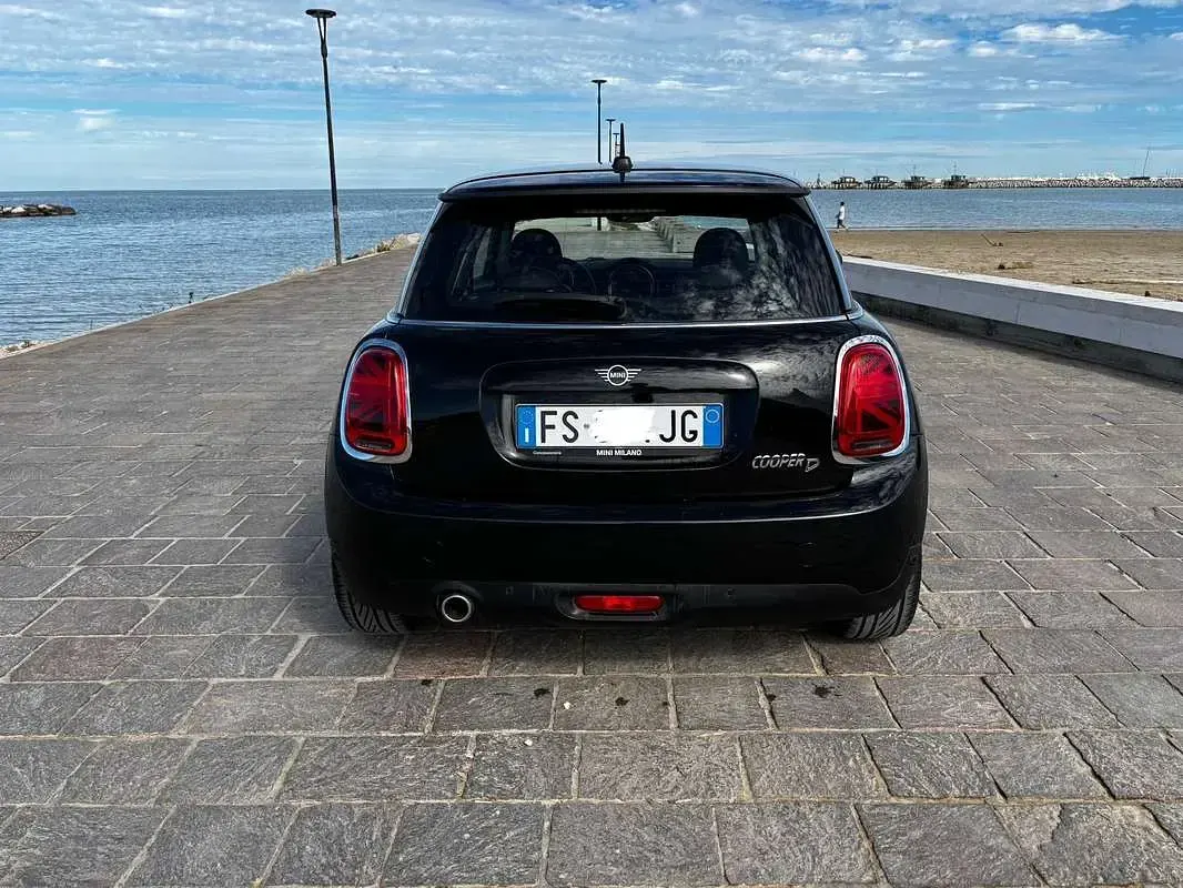 Usata Mini Cooper D 116 CV (85 kW) 2018 Nero Utilitaria
