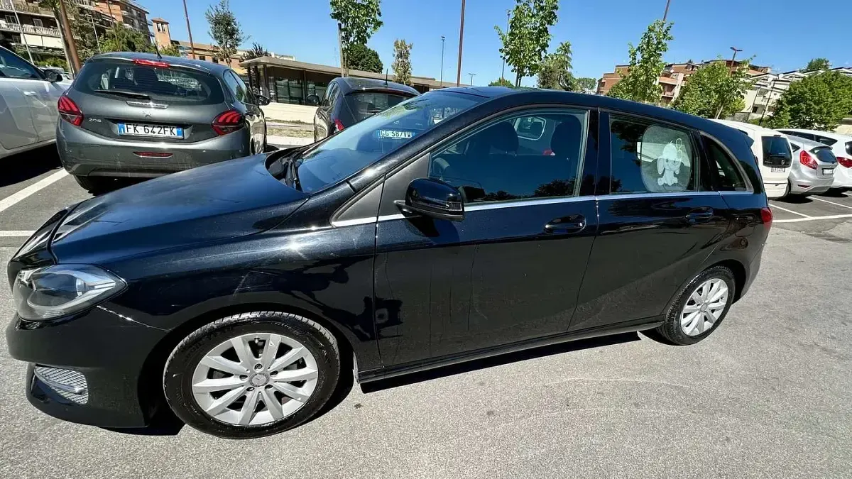 Usata Mercedes B180 Business 109 CV (80 kW) 2015 Nero Utilitaria