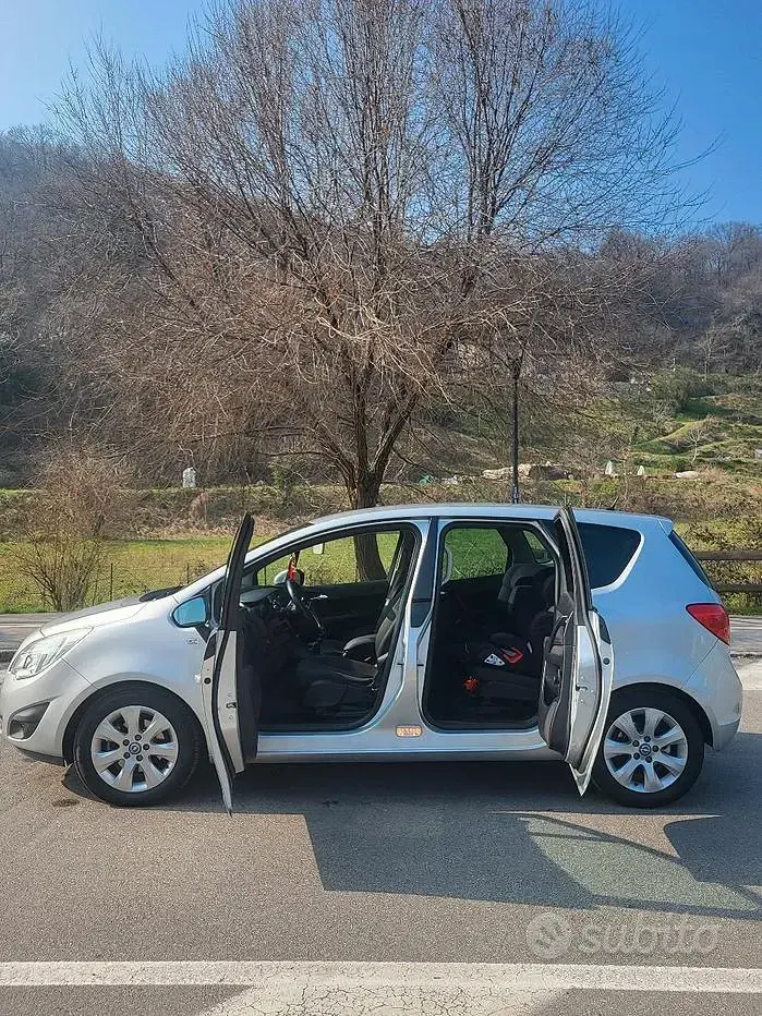 Usata Opel Meriva 120 CV (88 kW) 2013 Monovolume