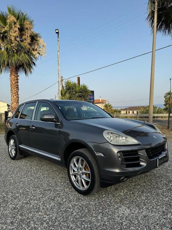 Usata Porsche Cayenne 239 CV (175 kW) 2009 Grigio SUV