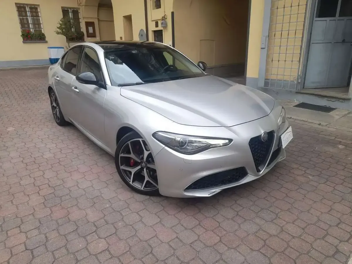 Usata Alfa Romeo Giulia Tech Edition 160 CV (117 kW) 2019 Grigio Berlina