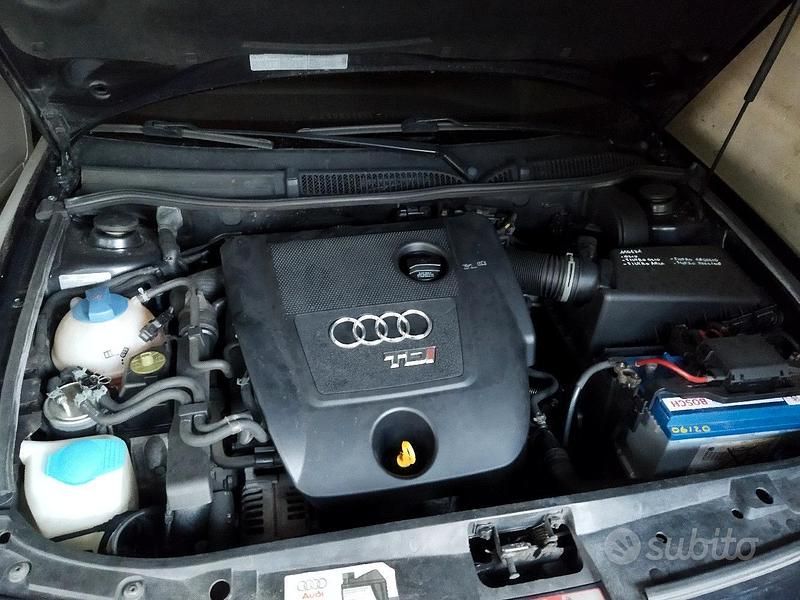 Blu Usata 2002 Audi A3 Tre volumi | 2300 € (Buon prezzo) - Immagine 1/3