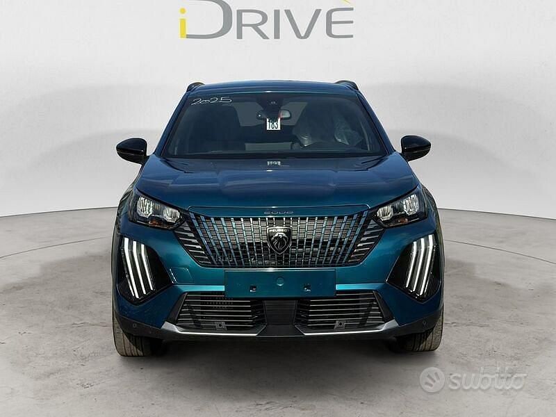 Usata Peugeot 2008 Allure 100 CV (73 kW) 2025 Verde SUV