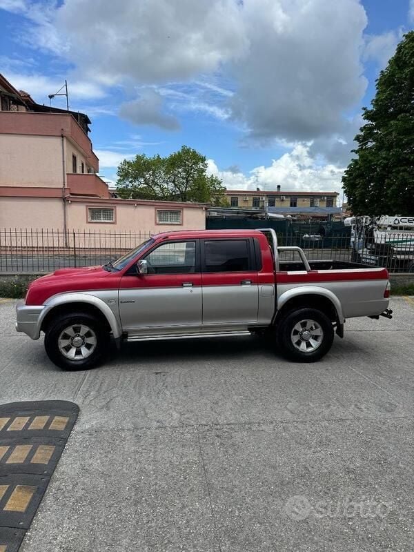 Usata Mitsubishi L200 87 CV (63 kW) 2006 Rosso Pick-up