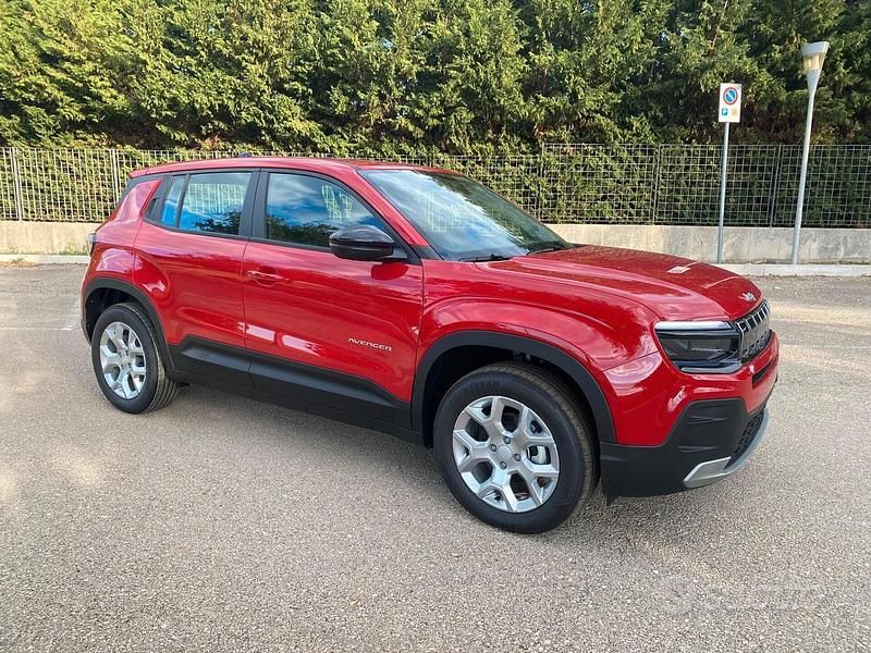 Usata Jeep Avenger Altitude 100 CV (73 kW) 2023 Rosso SUV
