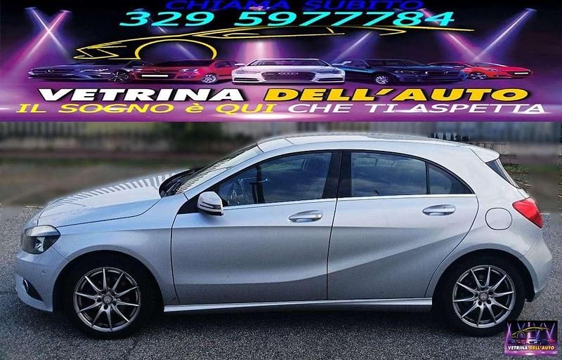 Grigio chiaro Usata 2015 Mercedes A180 Edition Tre volumi | 11.600 € (Buon prezzo) - Immagine 1/4