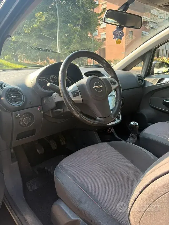 Usata Opel Corsa 80 CV (58 kW) 2007 Nero Utilitaria