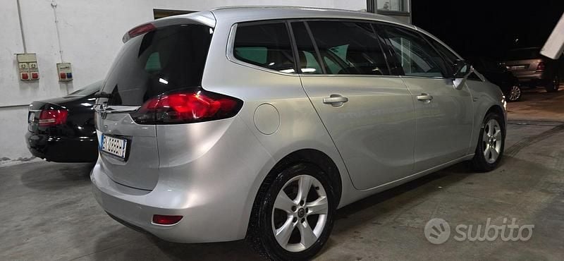 Usata Opel Zafira 140 CV (102 kW) 2012 Grigio Monovolume