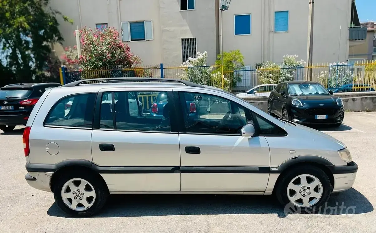 Usata Opel Zafira Elegance 101 CV (74 kW) 2002 Grigio Monovolume