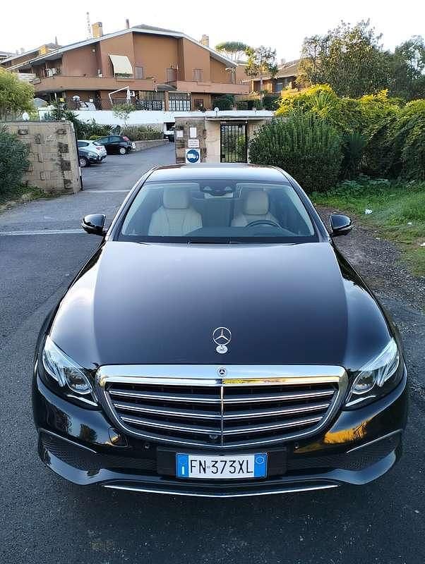 Nero Usata 2016 Mercedes E220 Exclusive Tre volumi | 15.000 € (Cara) - Immagine 1/3