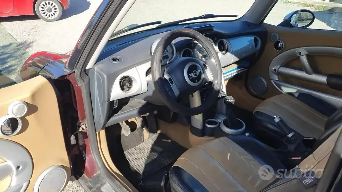 Usata Mini Cooper 116 CV (85 kW) 2002 Marrone Utilitaria