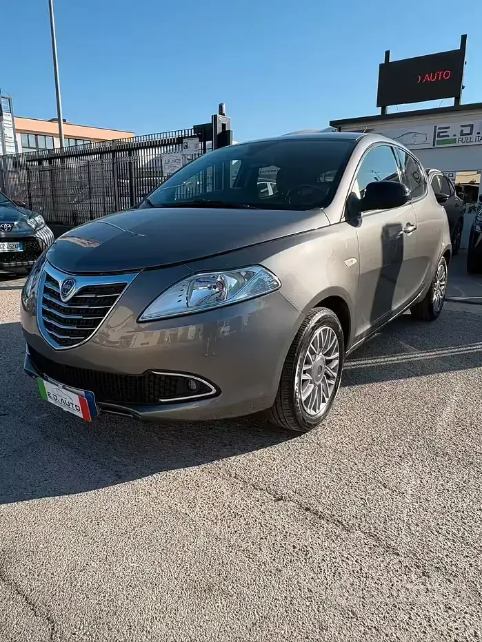 Usata Lancia Ypsilon S 95 CV (69 kW) 2012 Marrone Utilitaria