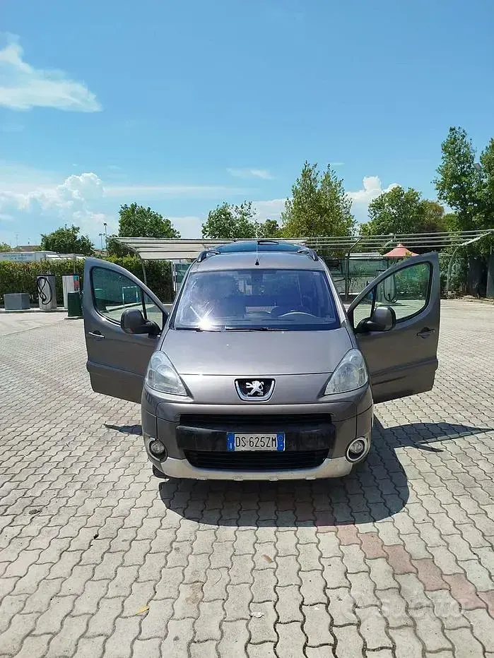 Usata Peugeot Partner 90 CV (66 kW) 2008 Grigio Monovolume