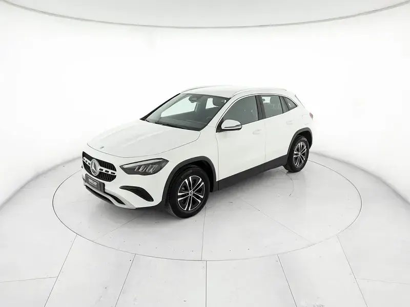 Usata Mercedes GLA180 Executive 116 CV (85 kW) 2024 Bianco SUV
