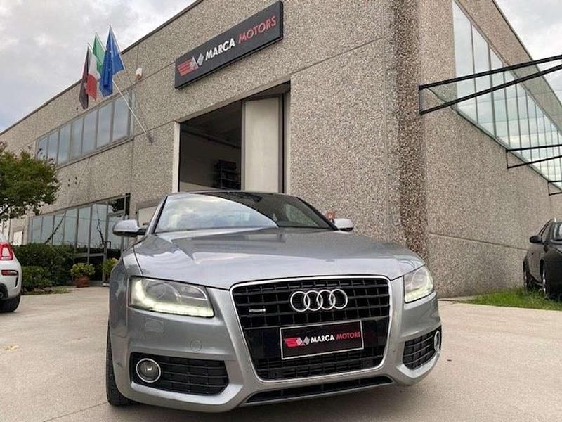 Argento Usata 2010 Audi A5 Ambiente Coupé | 8500 € (Buon prezzo) - Immagine 1/4