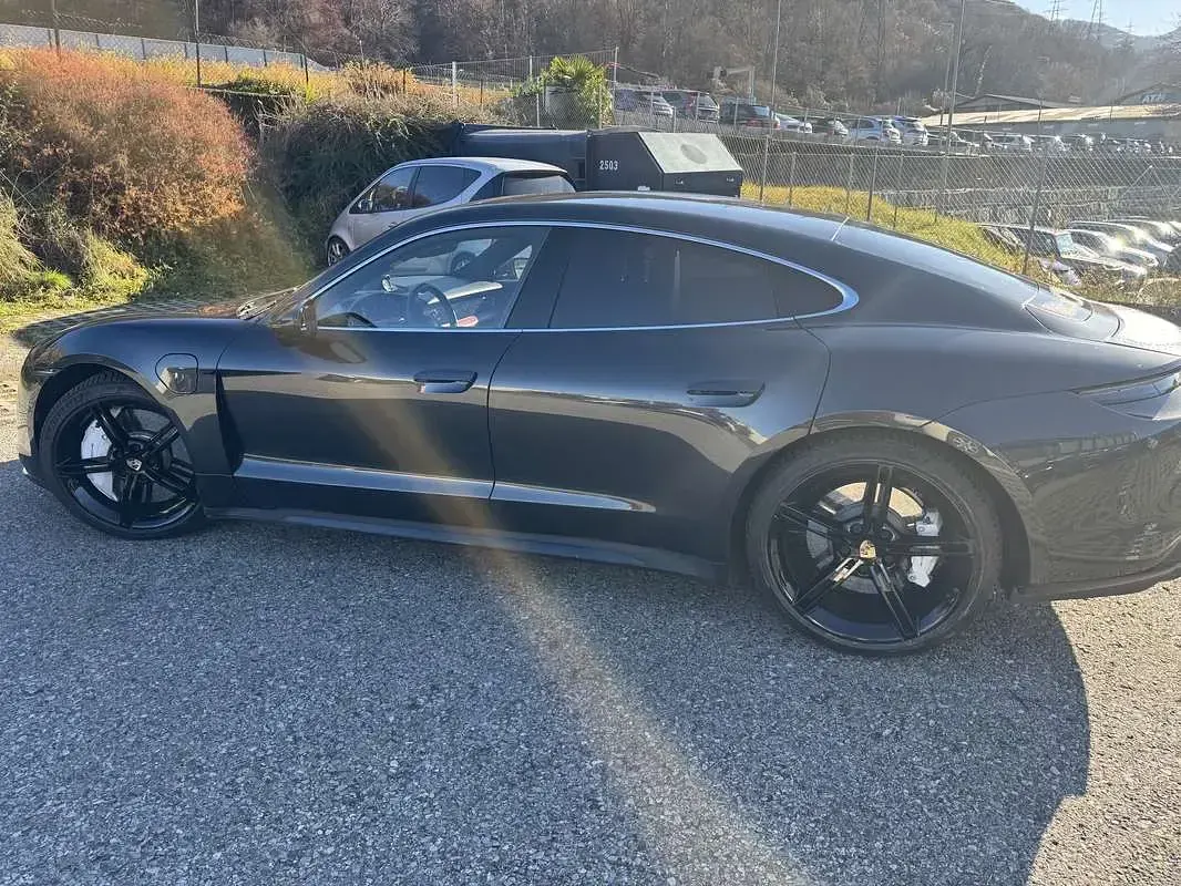 Usata Porsche Taycan 459 kW (625 CV) 2020 Berlina