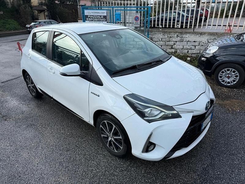 Bianco Usata 2018 Toyota Yaris Hybrid Tre volumi | 10.500 € (Ottimo prezzo) - Immagine 1/4