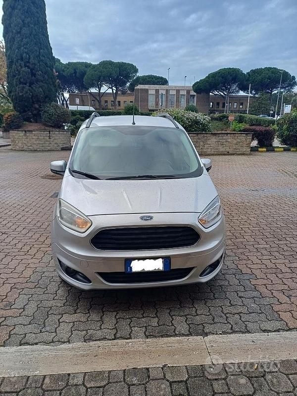 Usata Ford Tourneo Courier 2015 Grigio Monovolume