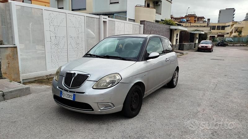 Usata Lancia Ypsilon 69 CV (50 kW) 2009 Grigio Utilitaria