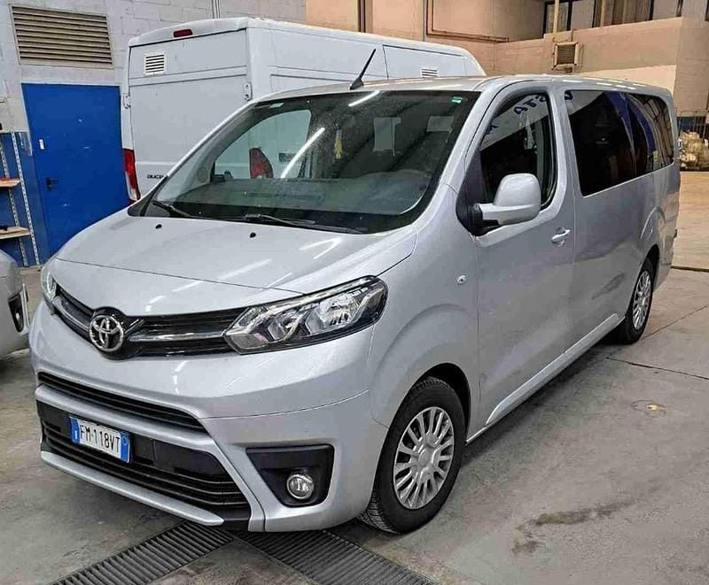 Usata Toyota Proace Verso 150 CV (110 kW) 2017 Argento Station wagon