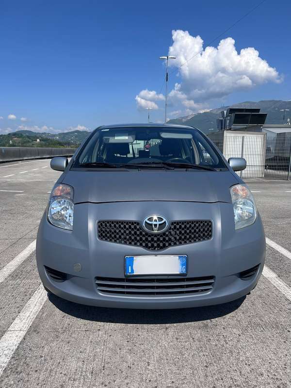 Usata 2007 Toyota Yaris Sol Due volumi | 2000 € (Super prezzo) - Immagine 1/4
