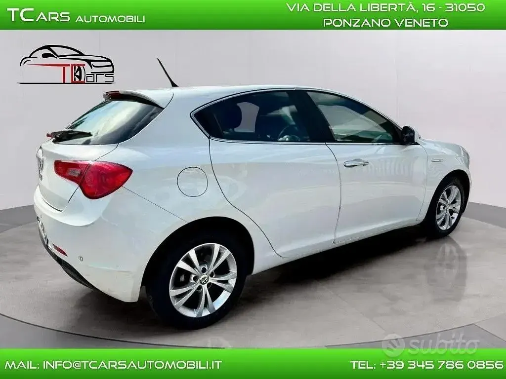 Usata Alfa Romeo Giulietta 105 CV (77 kW) 2012 Bianco Utilitaria