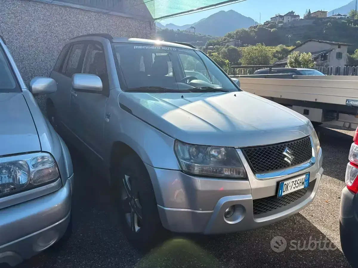 Usata Suzuki Grand Vitara 129 CV (94 kW) 2007 Grigio SUV