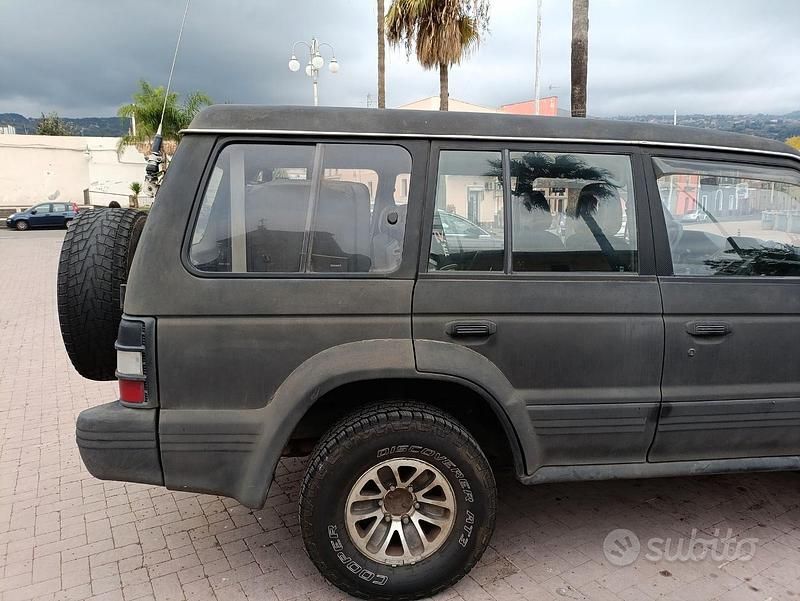 Usata Mitsubishi Pajero 100 CV (73 kW) 1992 Nero SUV