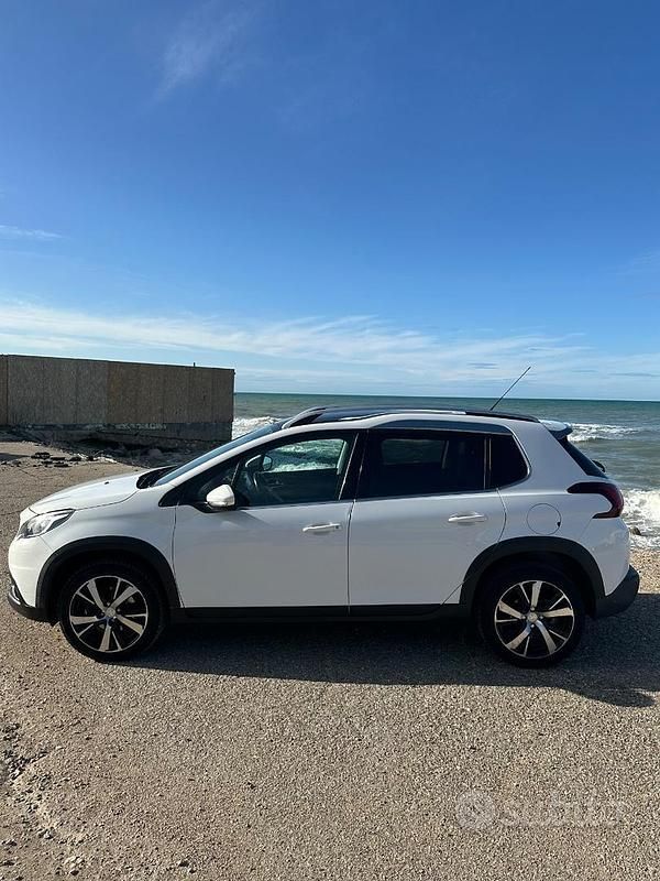 Usata Peugeot 2008 Allure 120 CV (88 kW) 2018 Bianco SUV