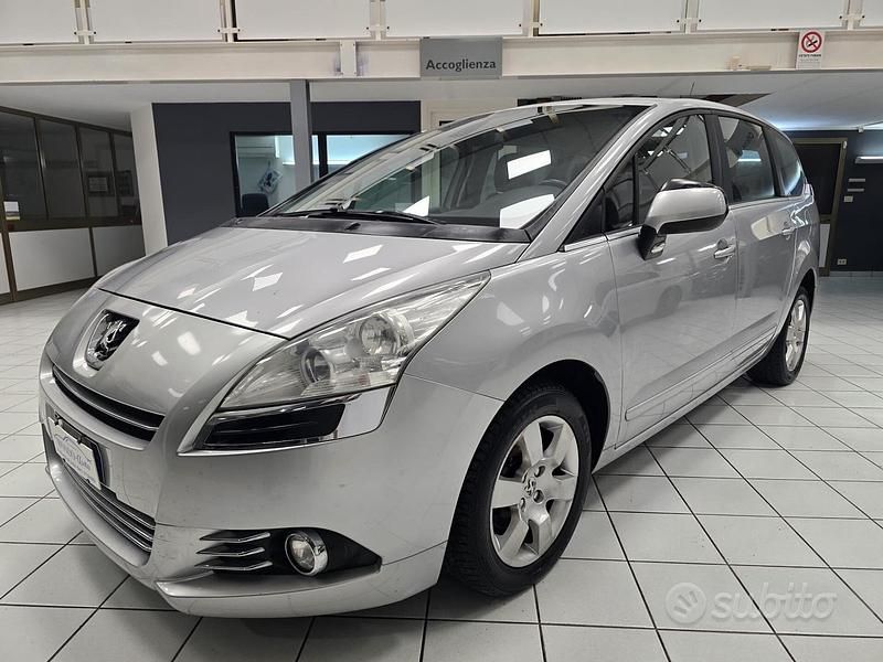 Usata Peugeot 5008 Premium 112 CV (82 kW) 2010 Grigio Monovolume