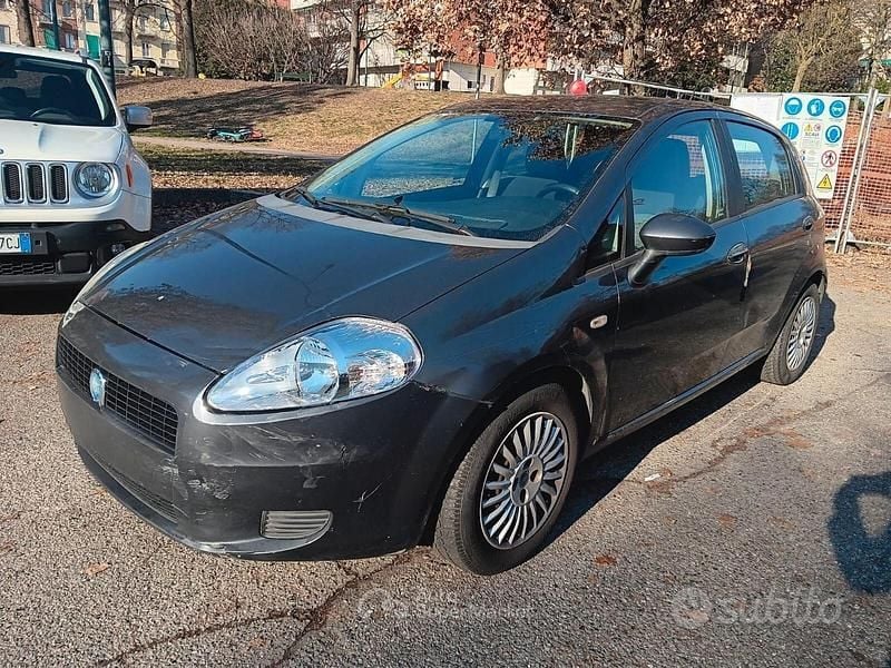 Usata Fiat Grande Punto 95 CV (69 kW) 2007 Grigio Utilitaria
