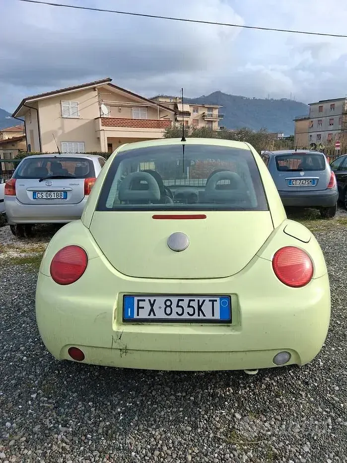 Usata VW New Beetle 90 CV (66 kW) 2001 Giallo Utilitaria