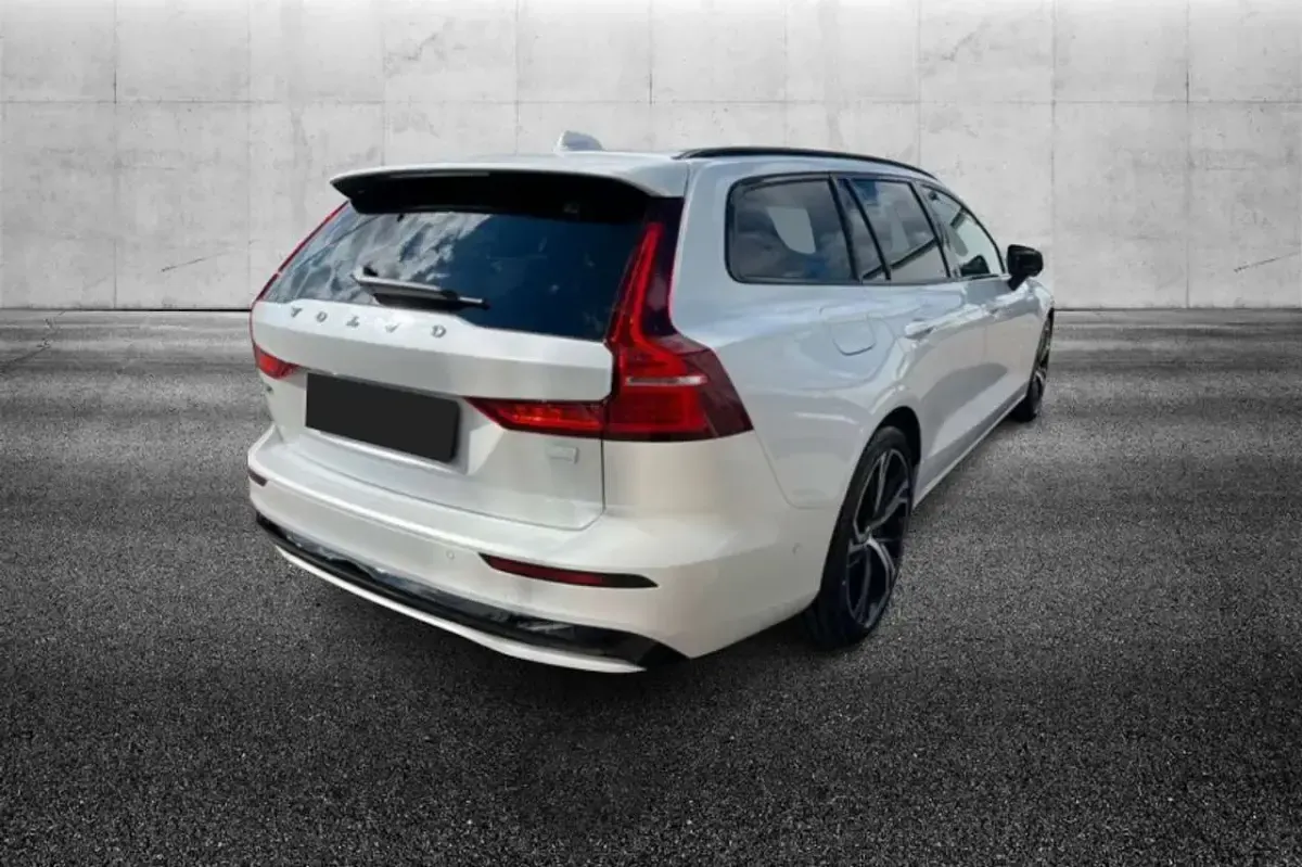 Usata Volvo V60 Plus 349 CV (256 kW) 2024 Bianco Station wagon