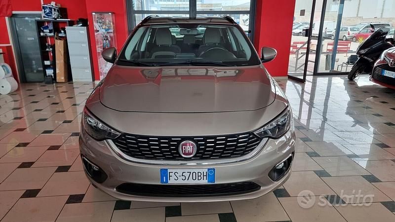 Usata Fiat Tipo Lounge 120 CV (88 kW) 2018 Marrone Station wagon
