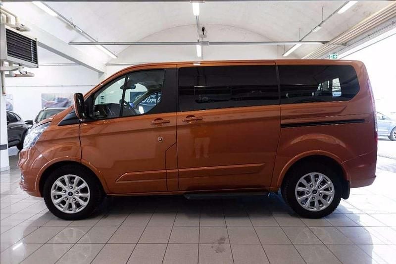 Usata Ford Tourneo Custom Titanium 185 CV (136 kW) 2021 Arancione metallizzato Furgone