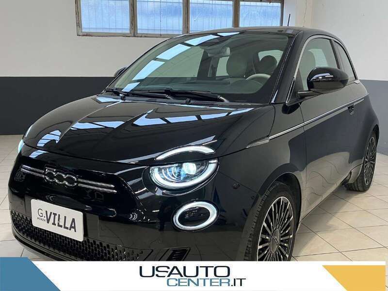 Nero Usata 2021 Fiat 500e La Prima Tre volumi | 16.900 € (Cara) - Immagine 1/4