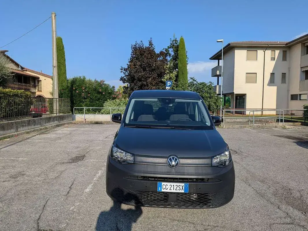 Usata VW Caddy Life 122 CV (89 kW) 2021 Grigio Monovolume