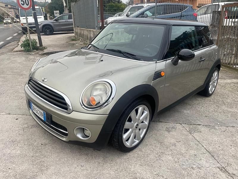 Usata Mini Cooper 119 CV (87 kW) 2009 Marrone Utilitaria